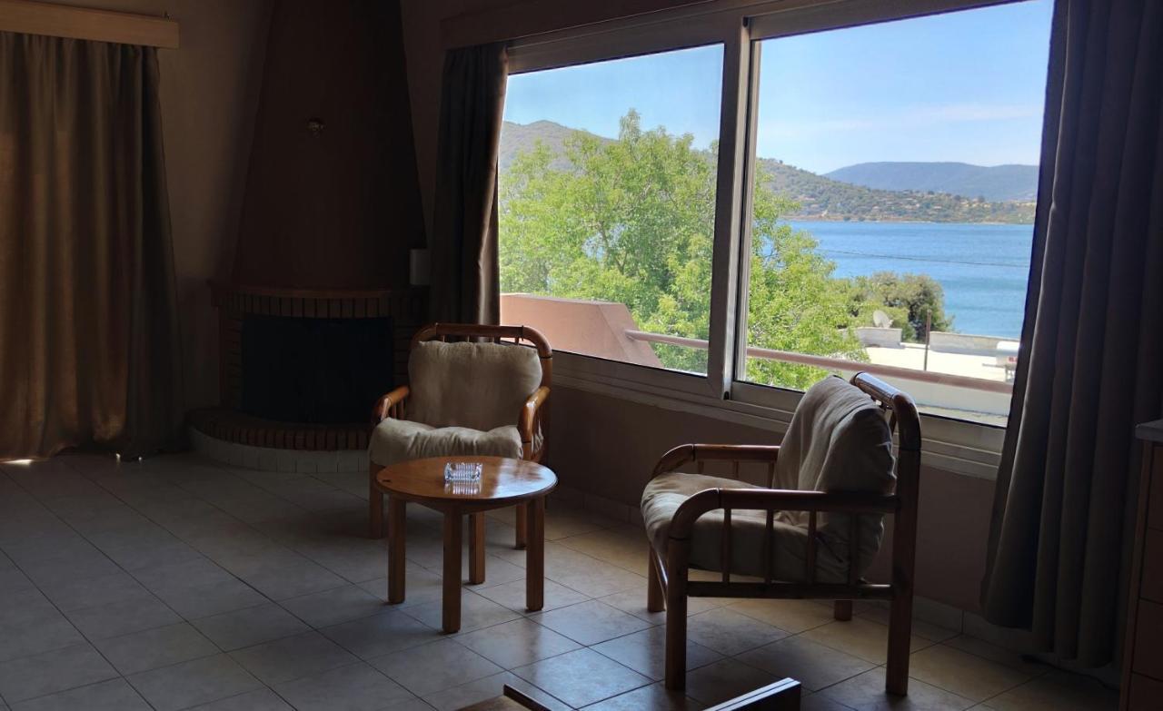 Penthouse Studio Next To The Sea Salamina Exterior foto